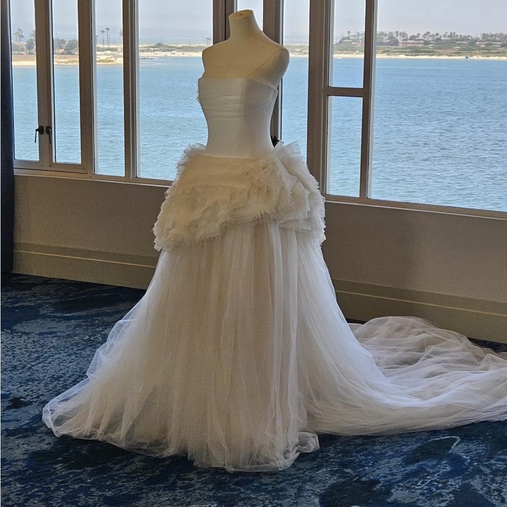 Vera Wang Mia Wedding Dress W/ Veil